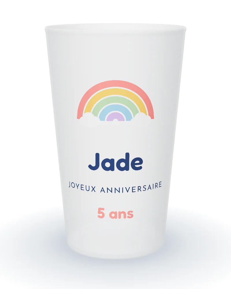 Gobelet personnalisé anniversaire enfant, arc-en-ciel pastel et nuages, prénom en lettres rondes