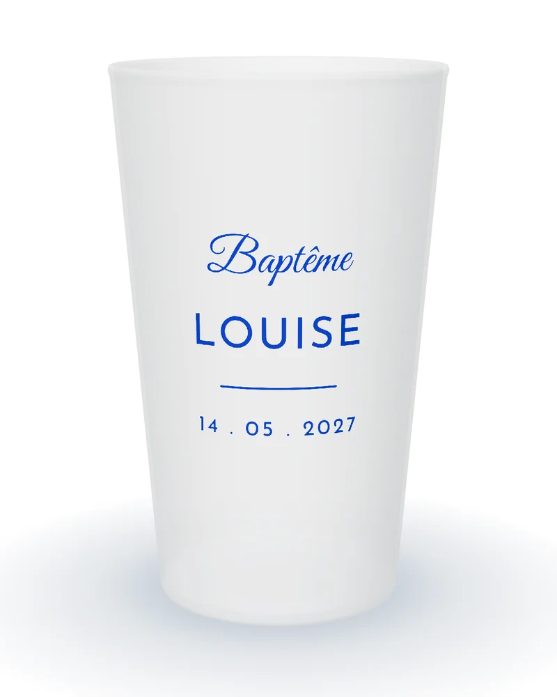 Gobelet personnalisé baptême minimaliste, prénom en capitales espacées bleues et date, une ligne fine