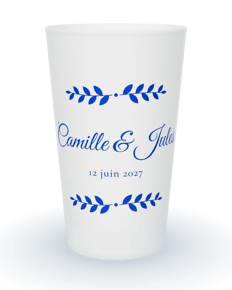 Gobelet personnalisé mariage champêtre, prénoms en calligraphie entre deux rameaux de laurier