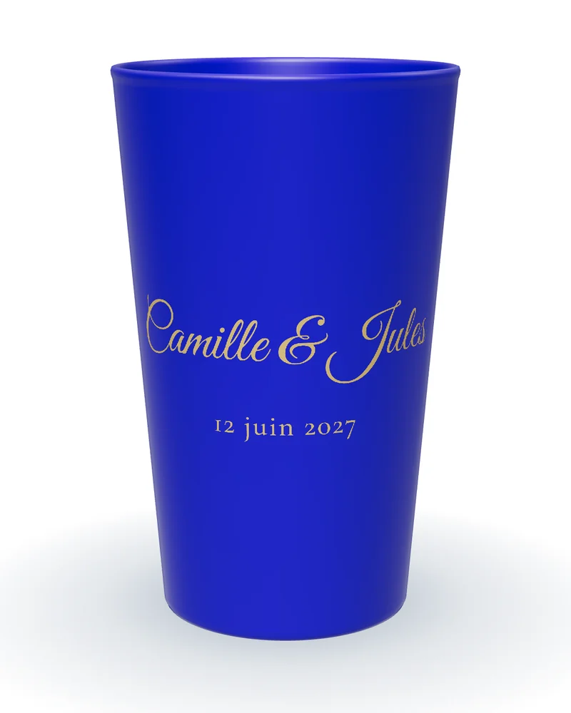 Gobelet personnalisé mariage chic bleu marine, prénoms en calligraphie dorée