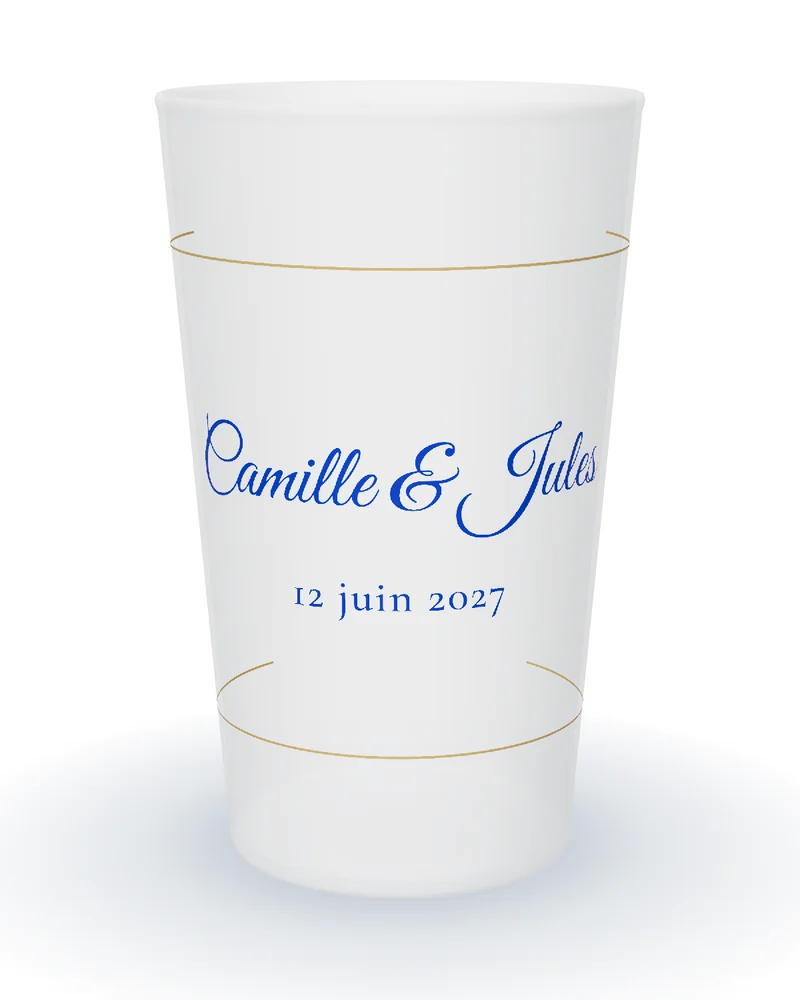 Gobelet personnalisé mariage chic, prénoms en calligraphie bleu marine entre deux filets dorés