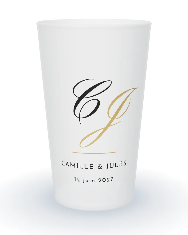 Gobelet personnalisé mariage chic, grandes initiales entrelacées en calligraphie noire et dorée