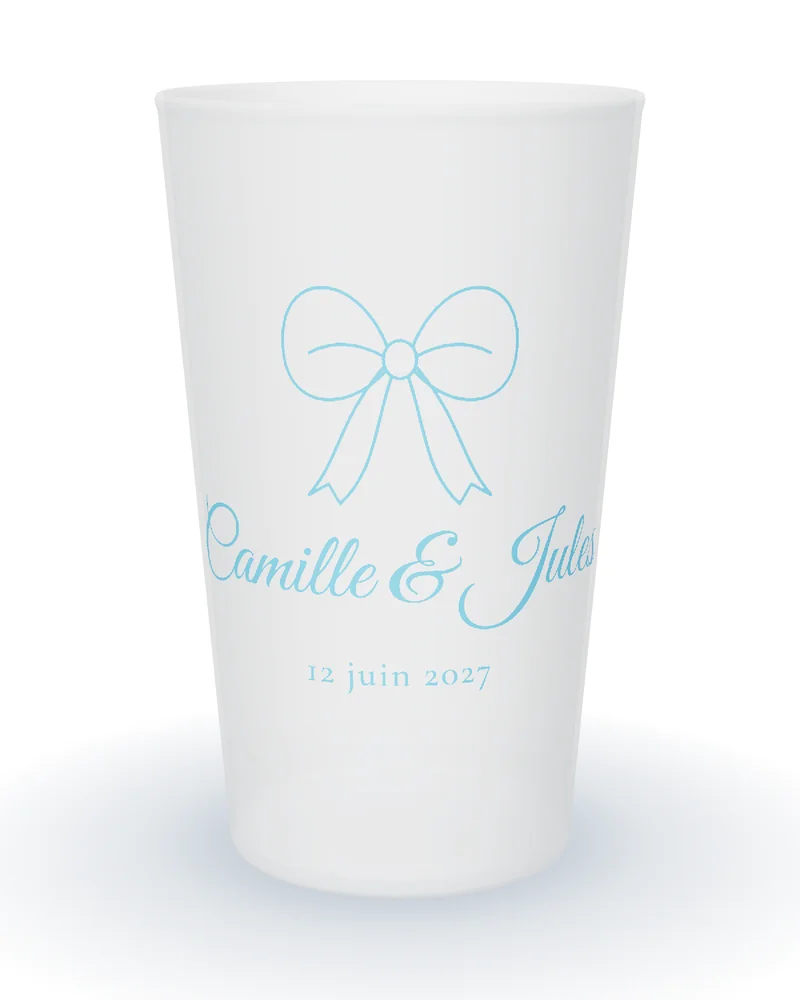 Gobelet personnalisé mariage coquette, nœud de ruban bleu pastel et prénoms en calligraphie
