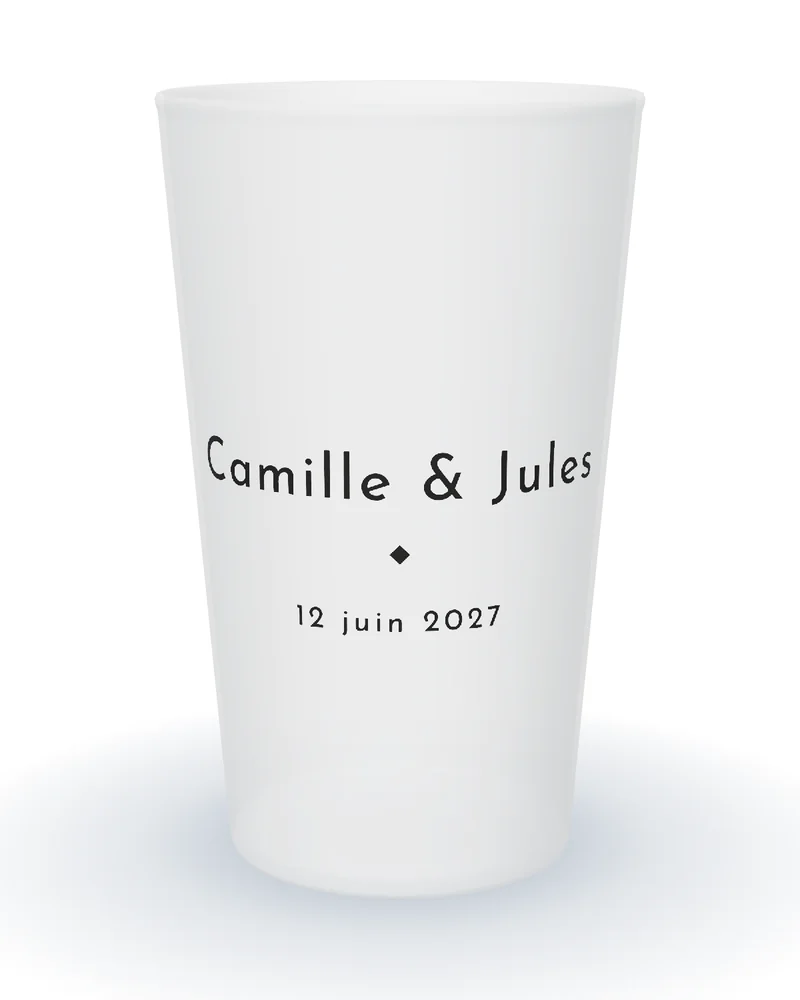 Gobelet personnalisé mariage minimaliste, prénoms et date en capitales noires